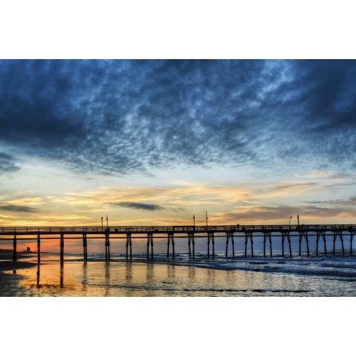 USA, North Carolina Sunrise at Sunset Beach pier